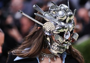 Umetnica Ananja Birla pozira na crvenom tepihu Met Gala | Foto: EPA