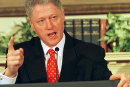 Bill Clinton podczas wystąpienia 26 stycznia 1998 r., kiedy skłamał w sprawie kontaktów seksualnych z Monicą Lewinsky