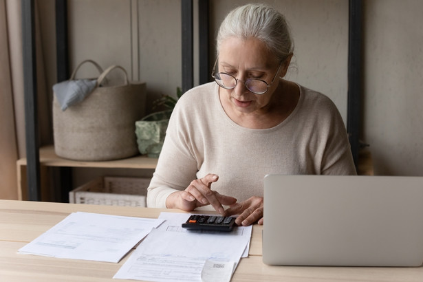 Emeryci, którzy ukończyli powszechny wiek emerytalny, mogą dorabiać do swojej emerytury bez ograniczeń