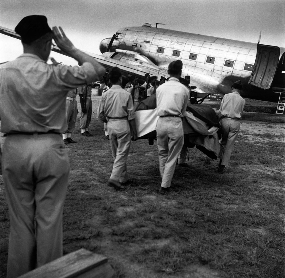 ROBERT CAPA - archiwum MAGNUM