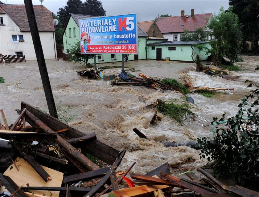 Dramat na Dolnym Śląsku! W Bogatyni wylała rzeka Miedzianka. Większość miasta błyskawicznie znalazła się pod wodą