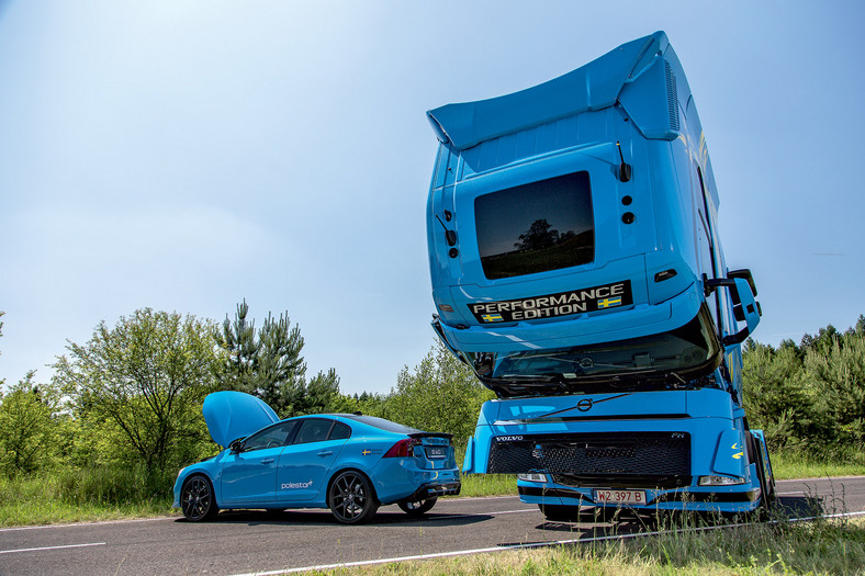 Volvo S60 Polestar vs Volvo FH 540 Performance Edition