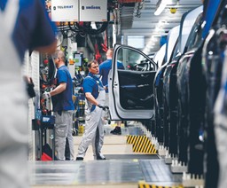 Silniki spalinowe idą w odstawkę. KE dopiero teraz zaczyna konsultacje, jak przestawić się na zeroemisyjne samochody