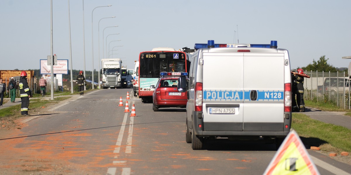 Wypadek ciężarówki z autobusem w gdańsku