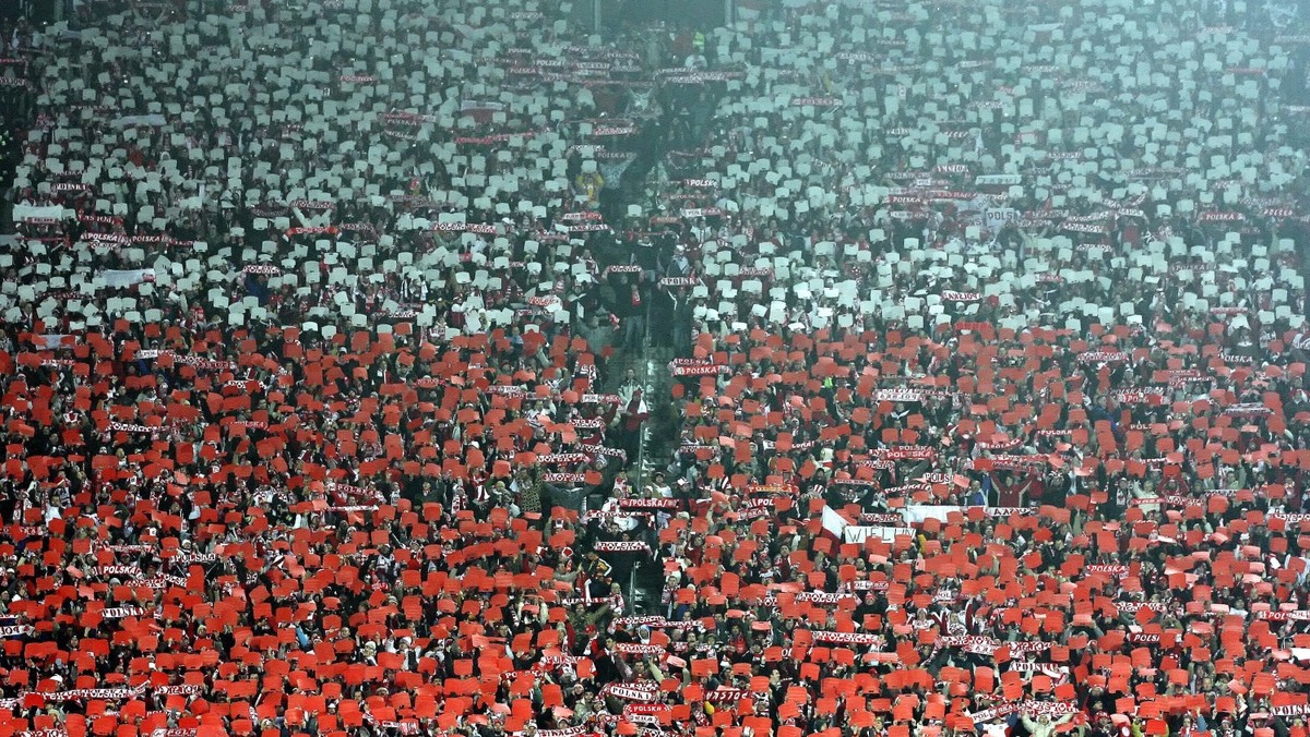 Jest szansa, że reprezentacja polskich piłkarzy zagra bardzo ważne mecze na Stadionie Śląskim w Chorzowie. Nie chodzi oczywiście o spotkania na Euro 2012, ale o jesienne gry eliminacji do mistrzostw świata. Wcześniej takie rozwiązanie nie wchodziło w grę, ale po odrzucenia kandydatury Chorzowa przez UEFA jako miasta-gospodarza europejskiego czempionatu, pojawiła się na to spora szansa - informuje "Gazeta Wyborcza".