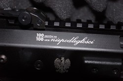 Karabinek z okazji 100-lecia niepodległości. "Łucznik" wypuścił broń dla kolekcjonerów [ZDJĘCIA]