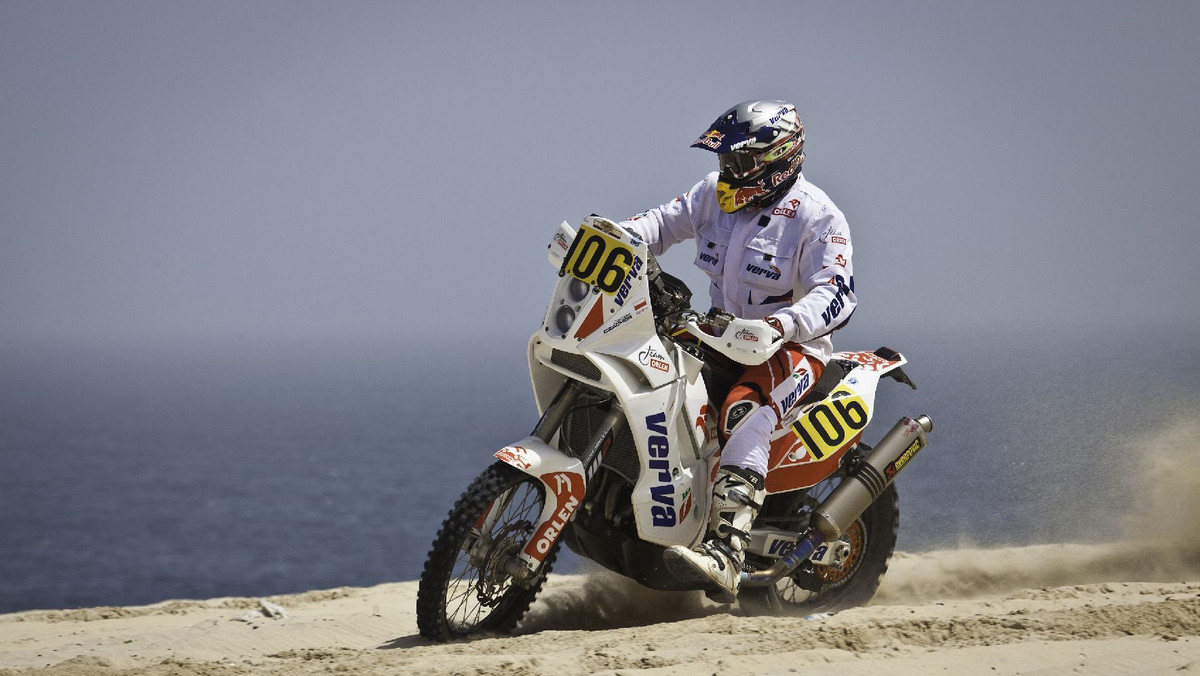 Motocykliści ORLEN Team - Marek Dąbrowski i Jacek Czachor - byli najszybsi w klasie Open Trophy, na pierwszym etapie Sealine Cross-Country Rally. Jakub Przygoński odnotował szósty czas w klasyfikacji Mistrzostw Świata.