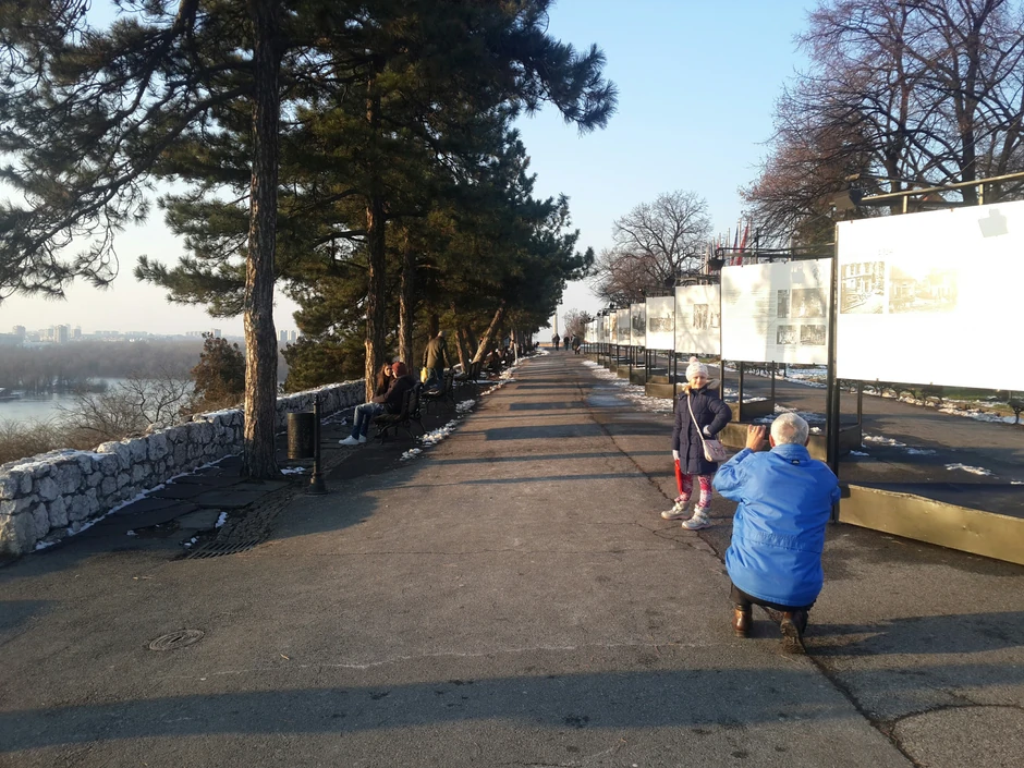 Tata i ćerka beleže kalemegdanske uspomene