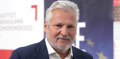 Aleksander Kwaśniewski zakażony koronawirusem. "Ma gorączkę i męczący kaszel"