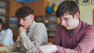 Czym skutkuje nieklasyfikowanie w pierwszym semestrze? Czy trzeba zdawać egzamin?