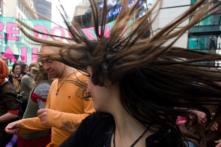 Manifestacje antyglobalistow przeciw szczytowi G20 w Londynie