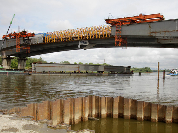 Wypadek na budowie Mostu Północnego. Robotnicy wpadli do Wisły