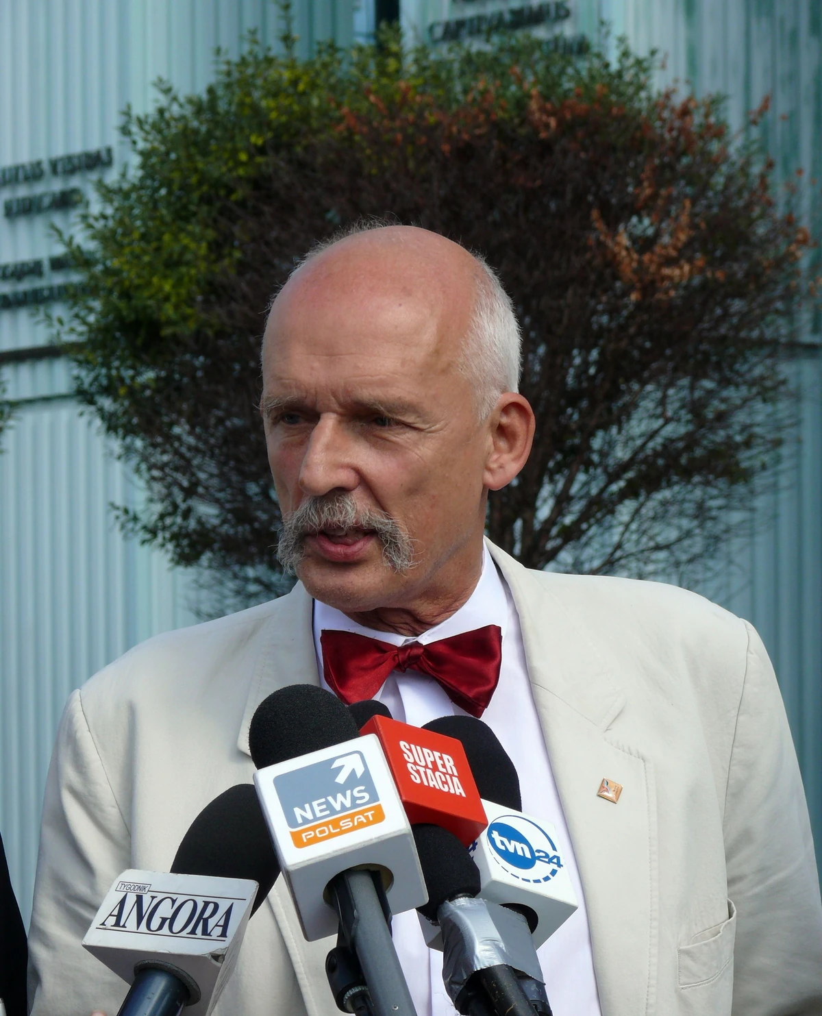 Korwin-Mikke: Polska powinna wyjść z NATO i zawrzeć sojusz z Rosją