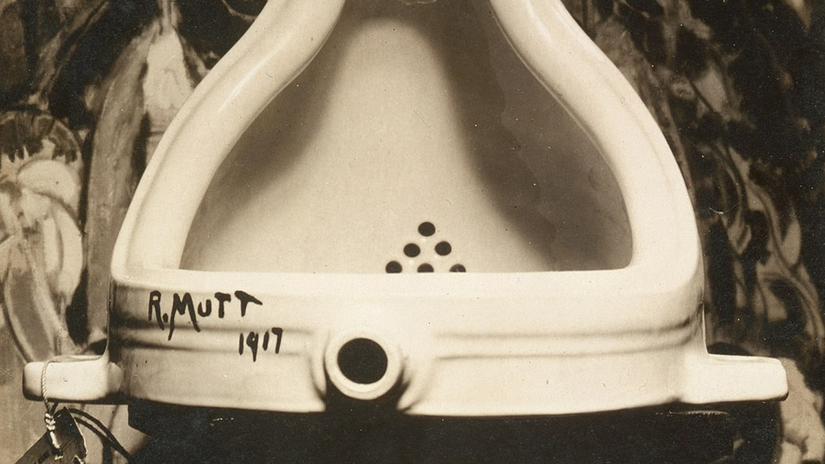 Wystawiona w 1917 r. "Fontanna" Marcela Duchampa była rewolucją w sztuce współczesnej: po raz pierwszy za dzieło sztuki uznano przedmiot codziennego użytku. Dziś okazuje się, że być może istnieje więcej egzemplarzy słynnego pisuaru, który na aukcjach osiąga ceny rzędu miliona dolarów.