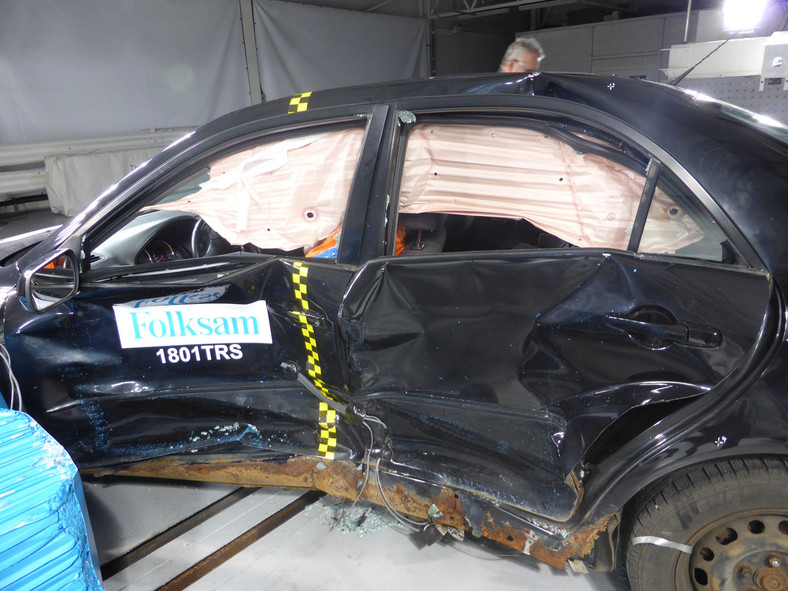 Mazda 6 - poważne spustoszenia przez rdzę