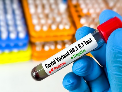 Felbukkant egy új covid-variáns, ami más, mint a többi: ezt kell tudni az NB.1.8.1-ről