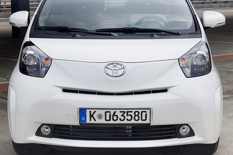 Toyota iQ: sześć nowinek technicznych zwiększających kabinę pasażerską