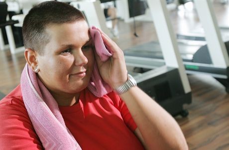 WARSZAWA 28 07 2006EWA RYBITWA UCZESTNICZY W AKCJI ODCHUDZANIAODCHUDZANIE SILOWNIA GYMNASIONFOT DAMIAN BURZYKOWSKI