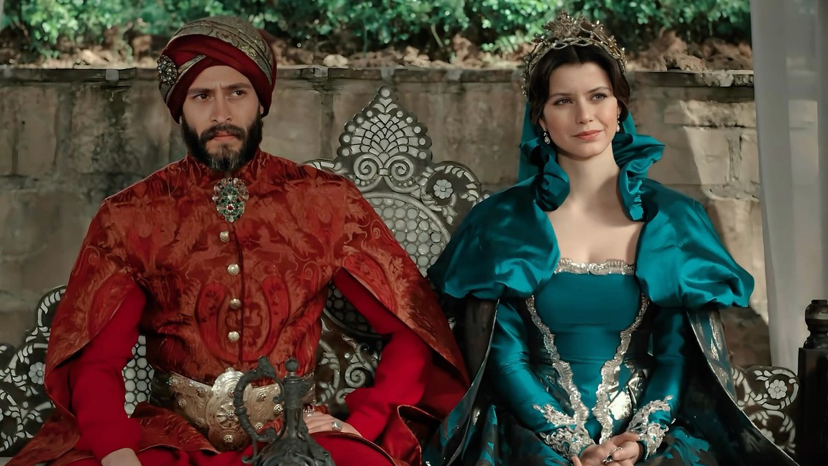 Ekin Koč i Beren Sat kao sultan Ahmed I i sultanija Kosem