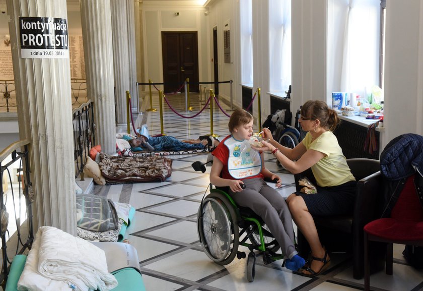 Sejm liczy koszty protestu niepełnosprawnych. Komu dadzą rachunek?