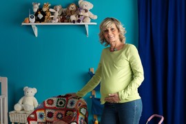 "Moju Milenu sam RODILA u 47. godini, pa neka me zove BABA MAMA: Govorili su - Radice, nemoj stara si, ali umesto KLIMAKSA desilo se ČUDO! Sada imam 50 i KAJEM se samo zbog ovoga"