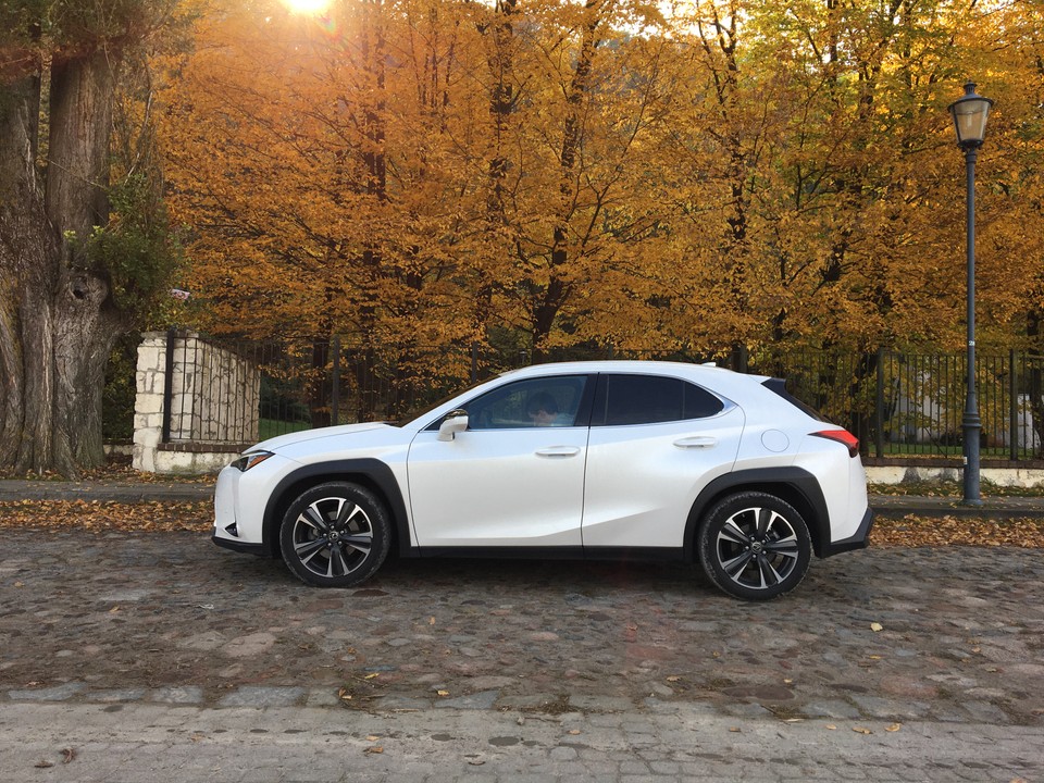 Lexus UX 200 takich crossoverów chcą ludzie Test