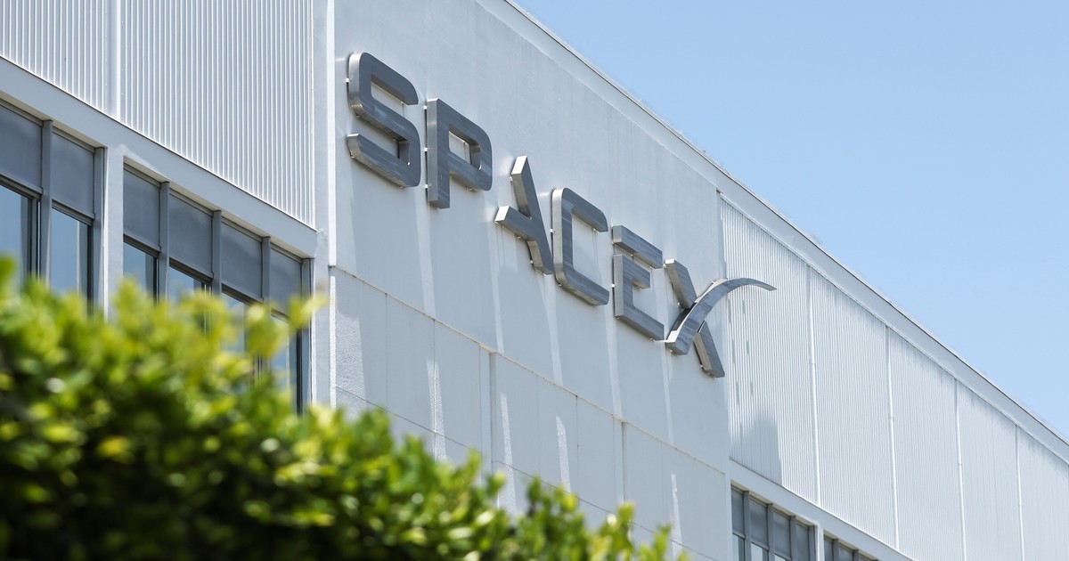 Google to pay SpaceX $920 million a month for compute capacity ...