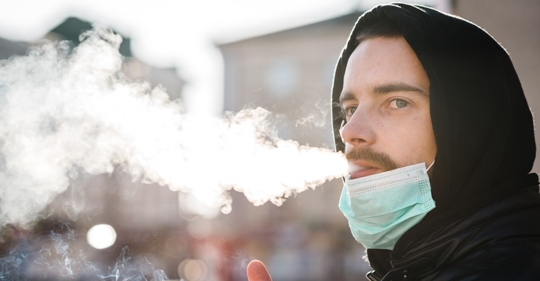 Palenie chroni przed koronawirusem? Kontrowersyjne badania