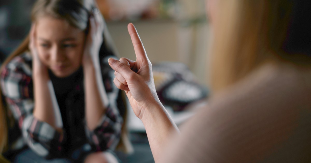 Gdy nastolatek mówi "nie chcę cię znać". Dlaczego ok. 13 roku życia rozsypują się więzi z rodzicami?