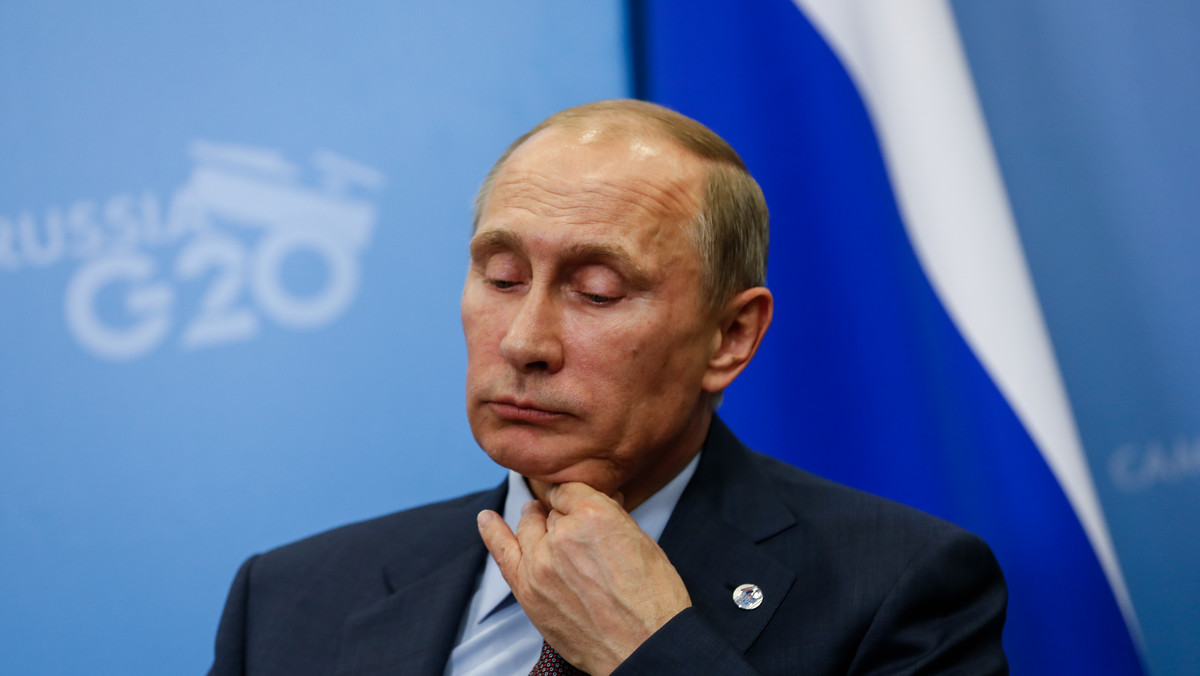 Dolar idzie na dno, George W. Bush słabnie, a Europa wciąż nie ma jednorodnej polityki wobec Rosji. Tymczasem dzięki ropie Moskwa opływa w dostatki. A nadchodzące wybory z pewnością odbędą się po myśli Kremla.