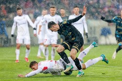 Górnik w "10" dowiózł skromne zwycięstwo do końca [WIDEO]