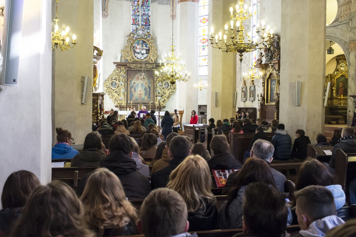 25 maja to ważne święto w Kościele. Czy tego dnia obowiązuje post? Kto powinien pojawić się na mszy?