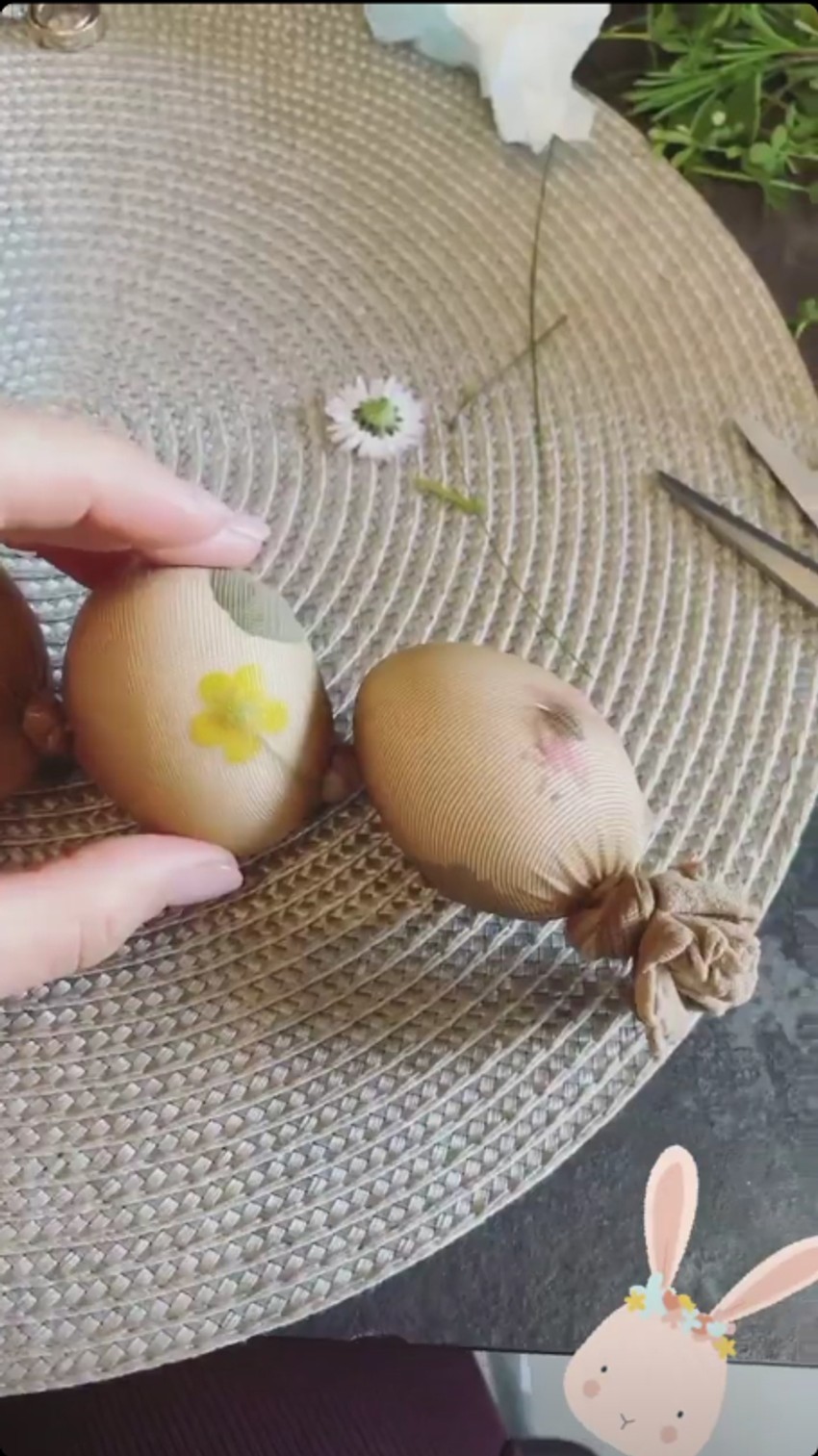 Jelisaveta Orašanin boji jaja za Uskrs