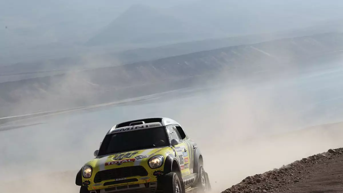 Dakar 2013: ciężarówka bez skrzyni, Małysz traci oddech (13. etap, wyniki, galeria)