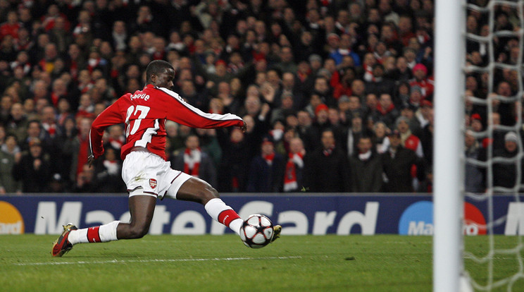 Amikor még minden szép volt: Eboué az Arsenal csapatában közönségkedvenc volt /Fotó: AFP
