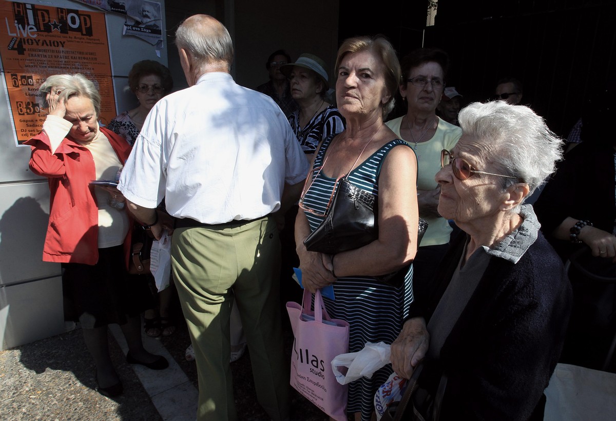 Kolejka przed greckimi bankami