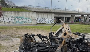 Auto koji je noćas izgoreo kod Mosta na Adi