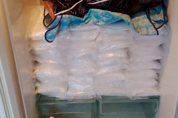 Policija zaustavila auto u Inđiji, a odmah potom pretresla kuću vozača! Otkriveno preko 100 kilograma droge! (FOTO)