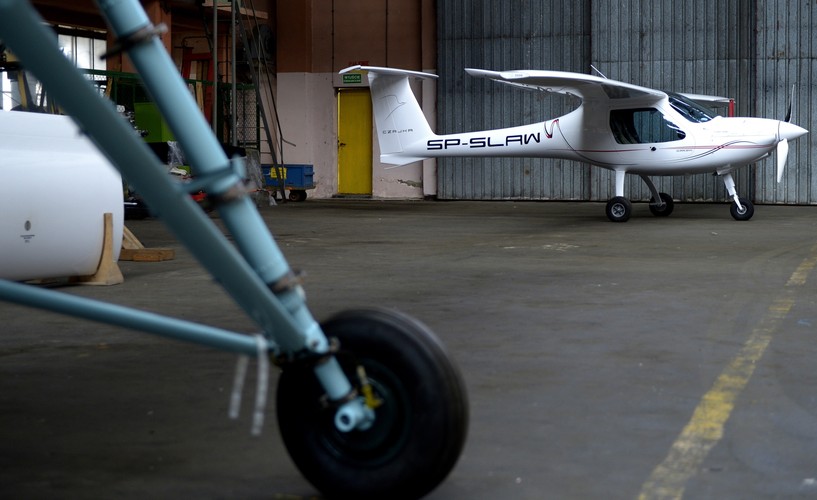 Dużą zaletą drona z Krosna ma być jego cena i to, że napędzany jest zwykłym paliwem samochodowym. 


<br><br>fot. (dd/zuz) PAP/Darek Delmanowicz