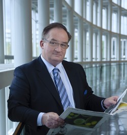 Saryusz-Wolski: KE sztucznie przedłuża procedurę ws. naruszania wartości, by dalej atakować Polskę