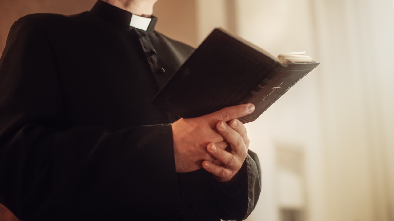 Ksiądz zatrzymany za posiadanie mefedronu. Kościół reaguje