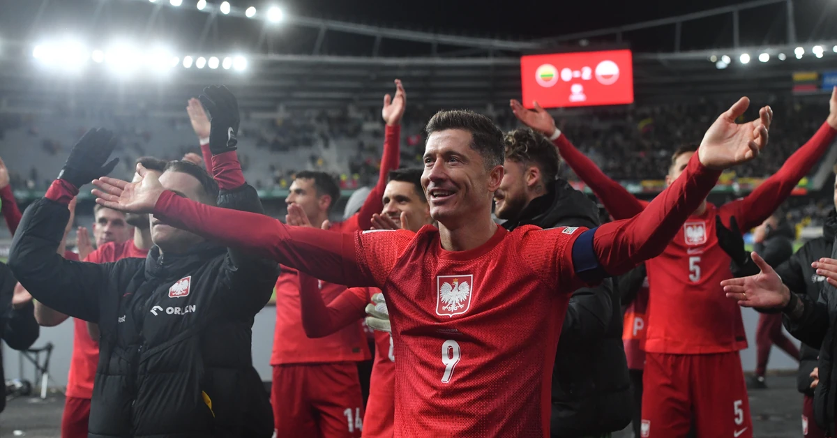 Robert Lewandowski dostał w mięsień w dwugłowy. Z bólem dograł mecz do końca