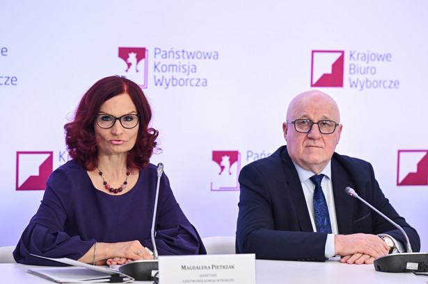 - Wyniki wyborów możemy poznać szybciej, niż się spodziewamy, choć jeszcze nie w poniedziałek - przekazała szefowa Krajowego Biura Wyborczego Magdalena Pietrzak
