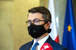 Rząd zniesie zakaz wychodzenia dzieci w ferie? Müller: Nie wykluczam takiej decyzji
