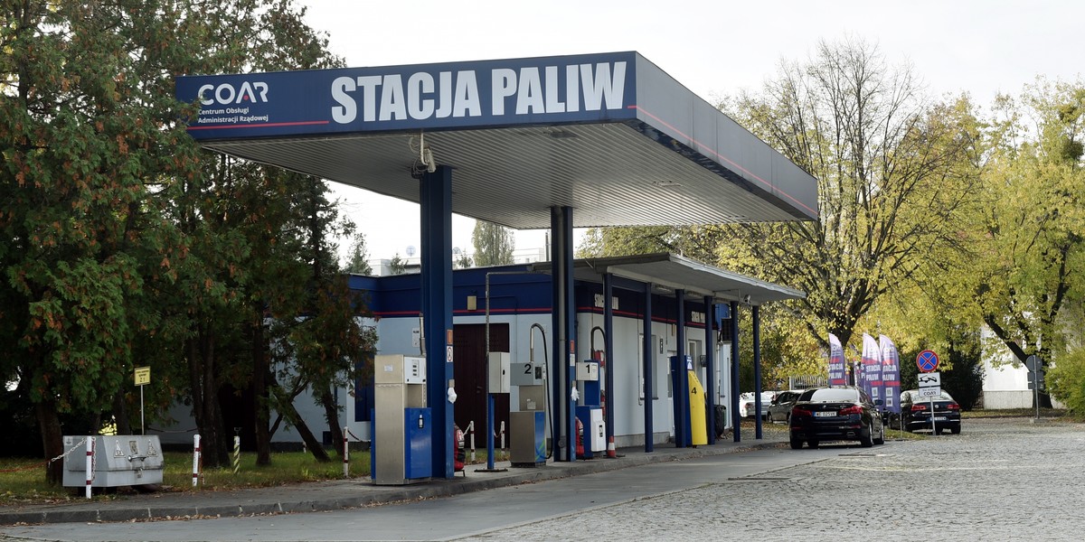 Tanie paliwo na rządowej stacji paliw. Ty też tam zatankujesz