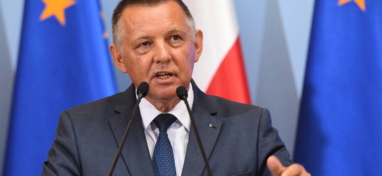 Banaś zawiesza działalność i bierze urlop bezpłatny. Sasin: Każda niejasność musi być wyjaśniona