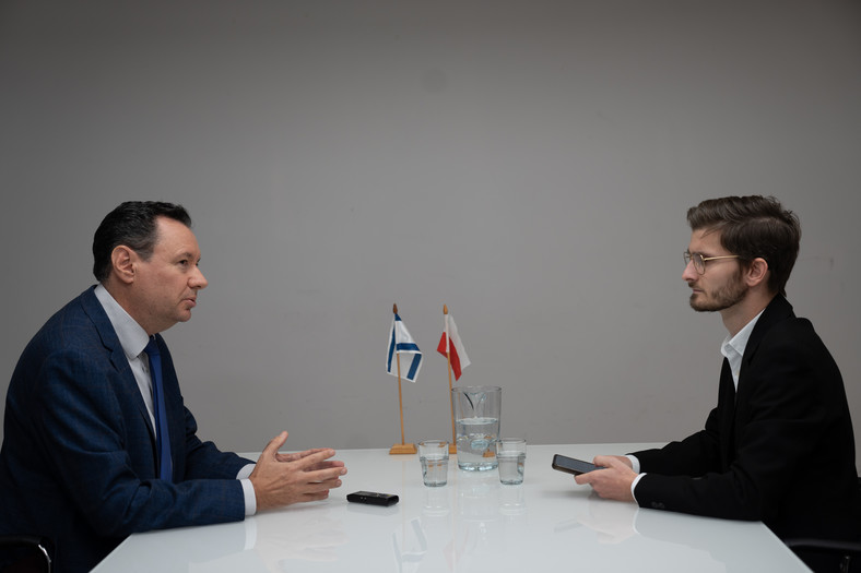 Ambasador Izraela w Polsce Jakow Liwne w rozmowie z dziennikarzem Onetu Kamilem Tureckim