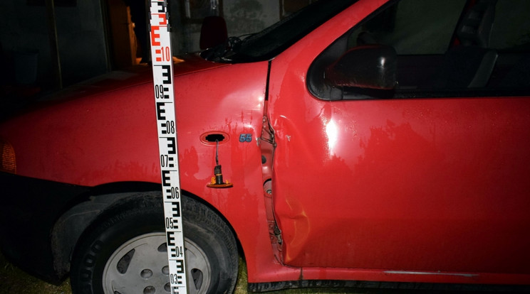 A kocsit megpróbálta ugyan ellopni a tolvaj, de szinte azonnal összetörte, és elmenekült / Fotó: Police.hu