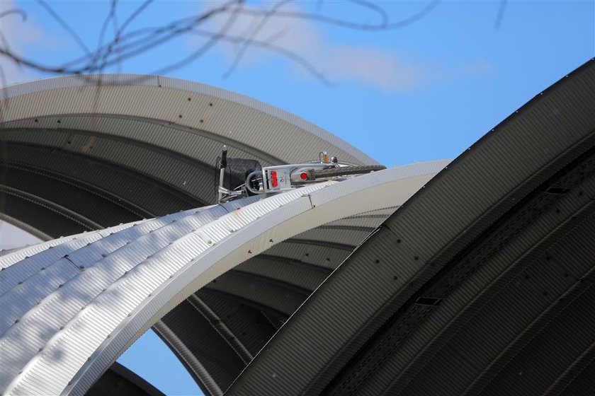 Łódzki rower miejski na dachu targowiska Górniak przy Pabianickiej w Łodzi