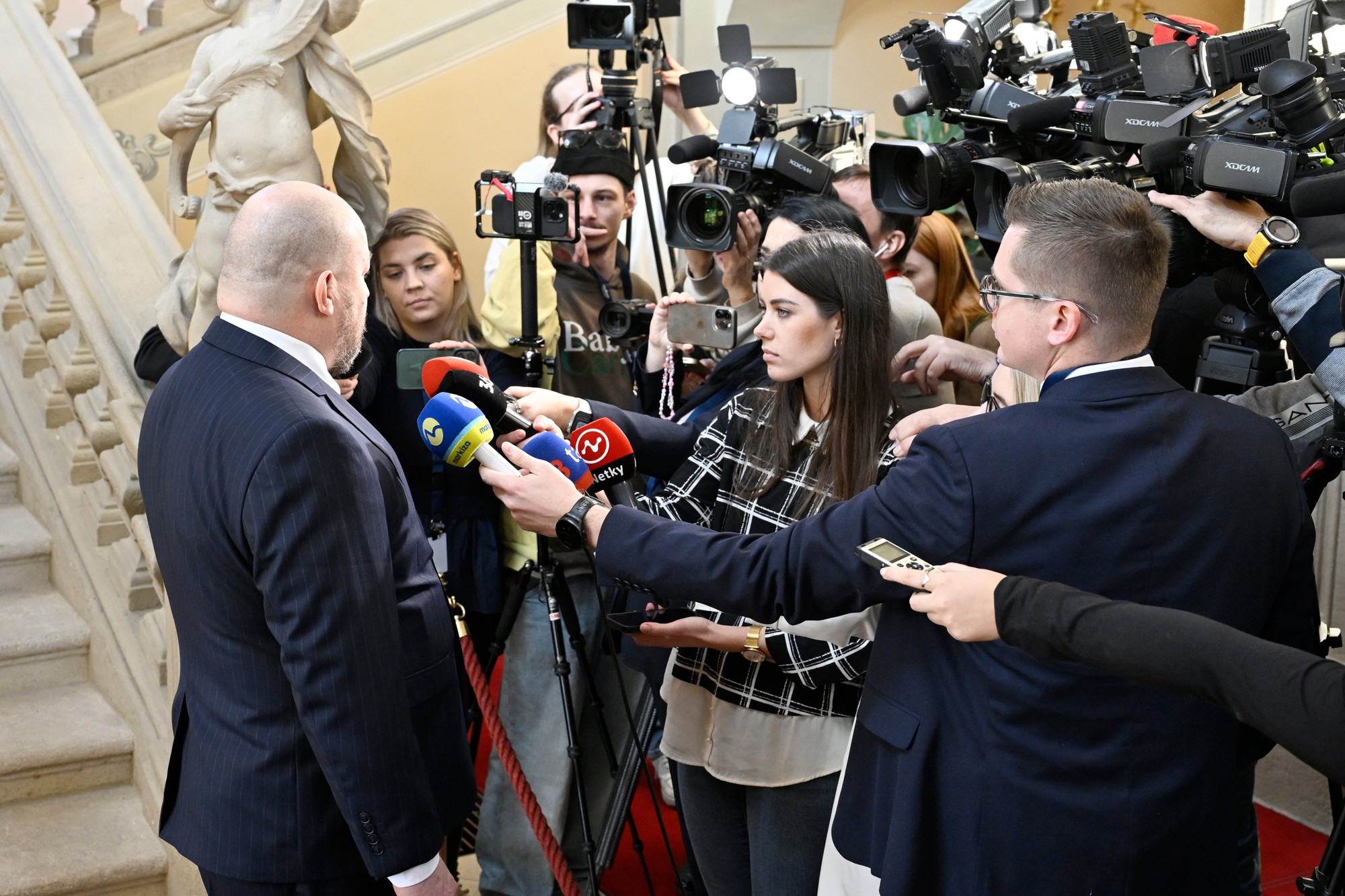 Poslanec Národnej rady (NR) SR Rudolf Huliak (nezaradený).